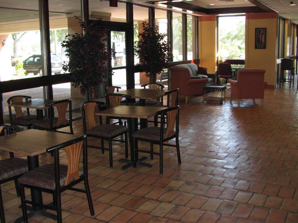 Rest And Relax Inn Ferry Pass Restoran gambar